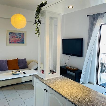 Akrata V Apartment Luaran gambar