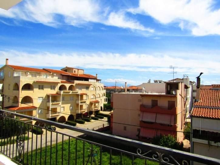 Akrata V Apartment Luaran gambar