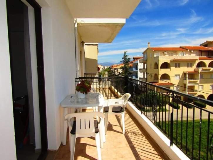 Akrata V Apartment Luaran gambar