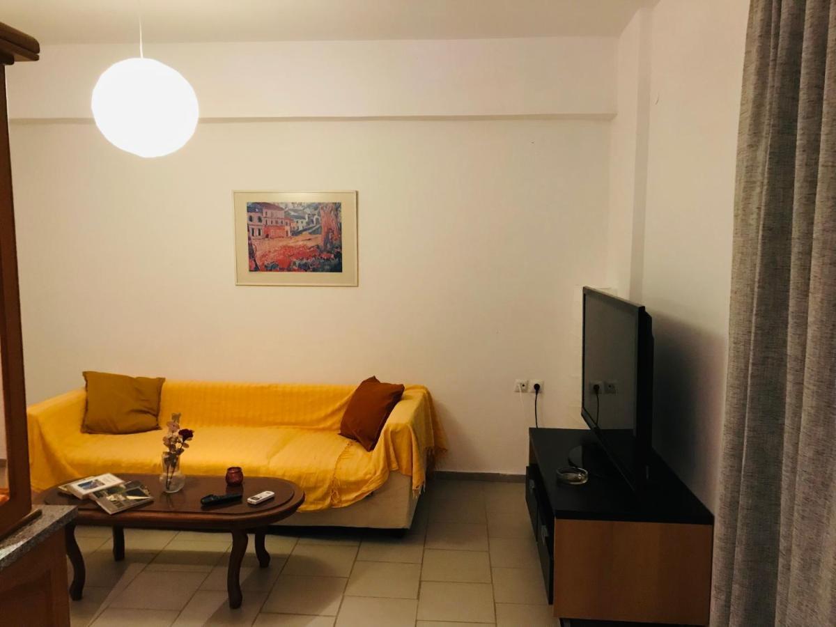 Akrata V Apartment Luaran gambar
