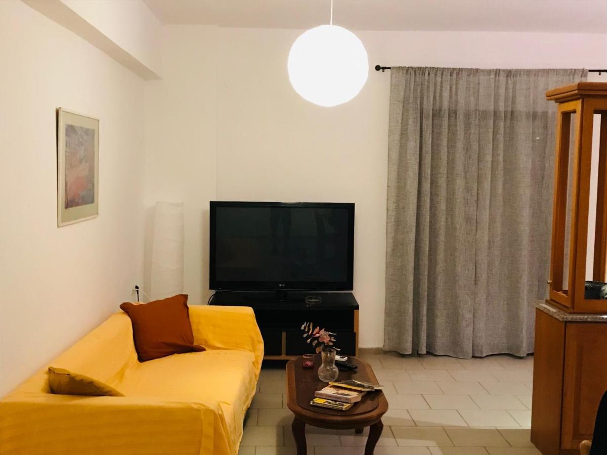 Akrata V Apartment Luaran gambar