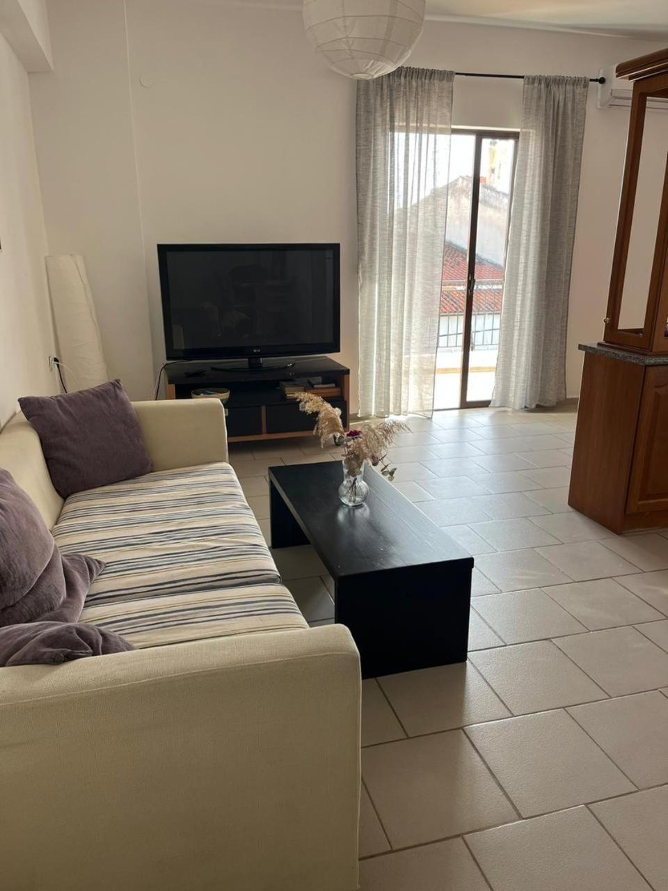 Akrata V Apartment Luaran gambar