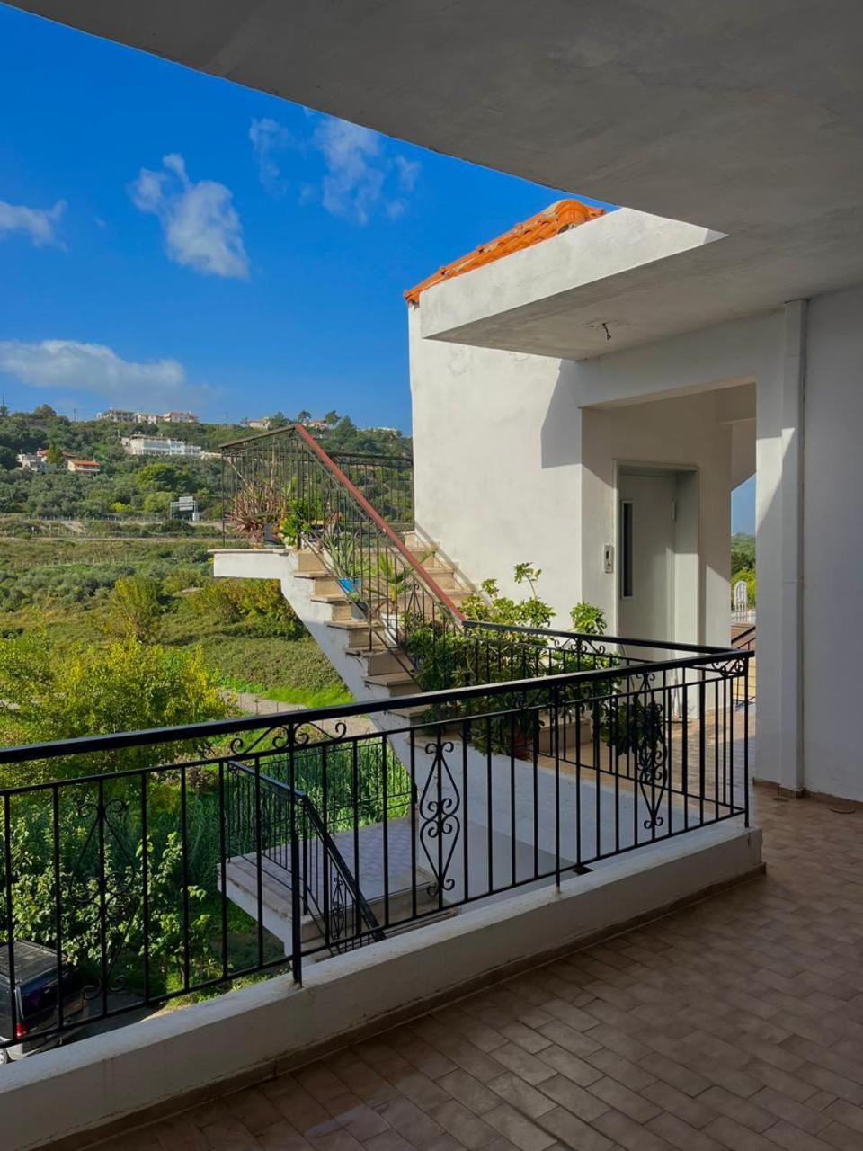 Akrata V Apartment Luaran gambar