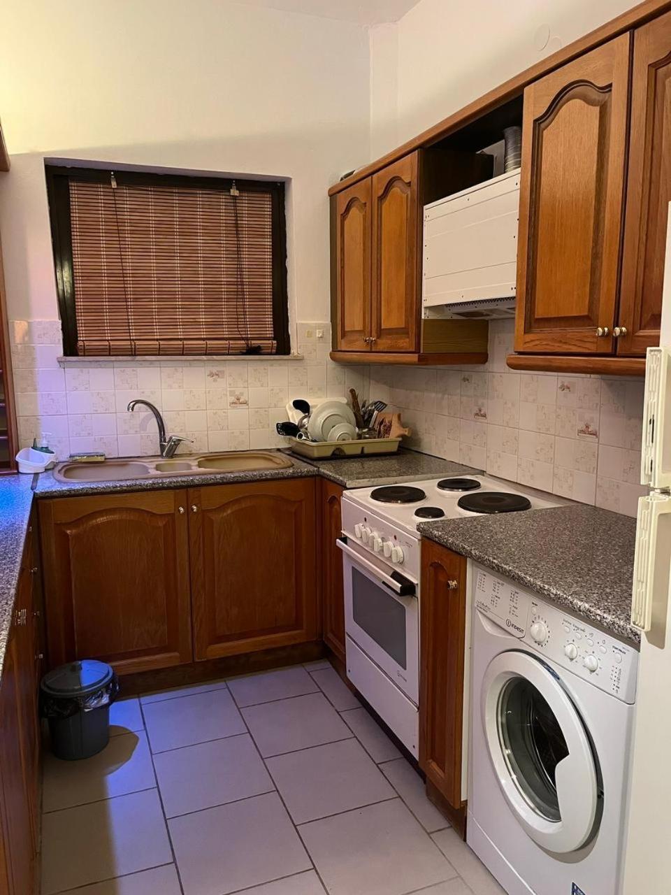 Akrata V Apartment Luaran gambar