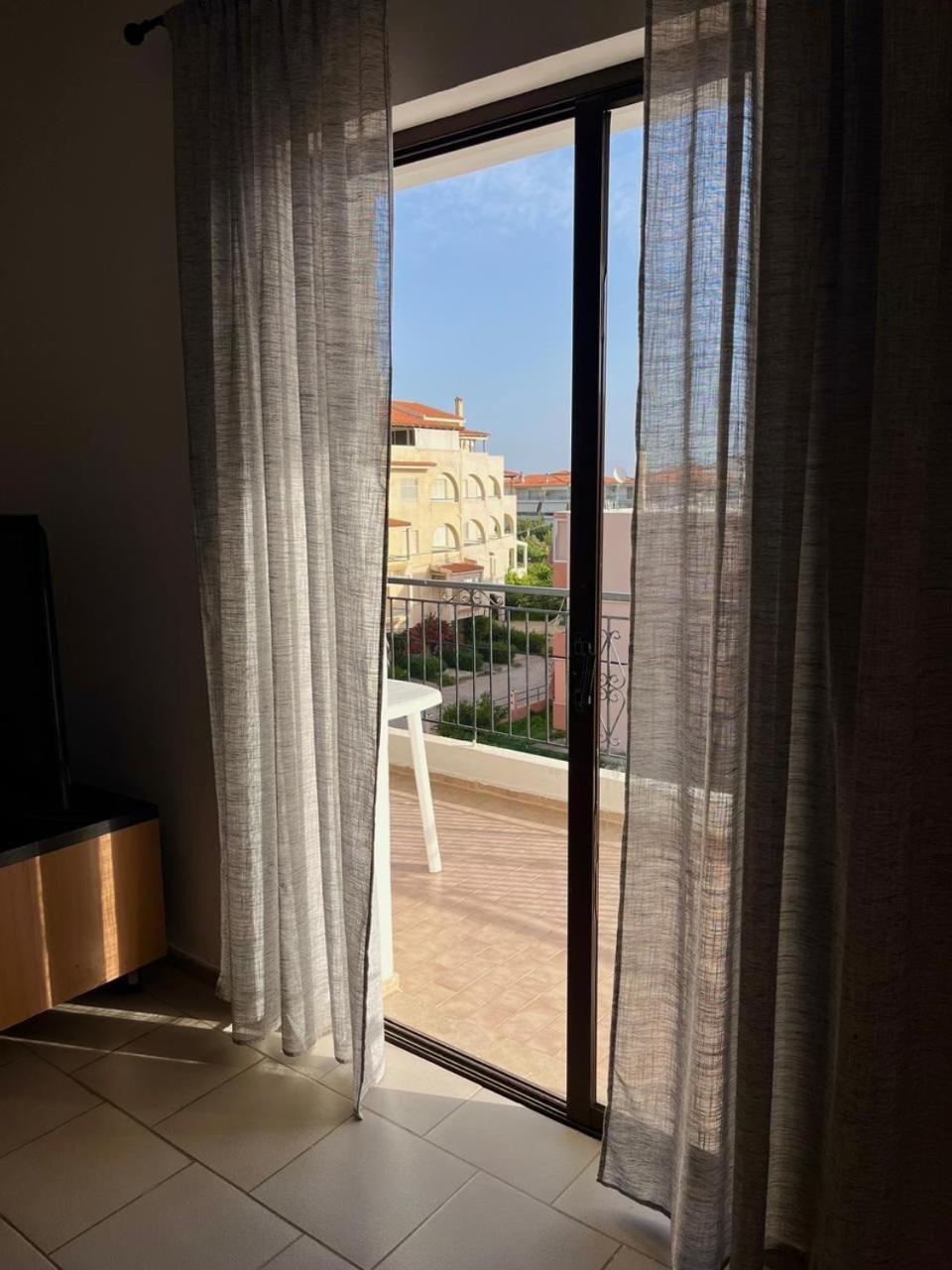 Akrata V Apartment Luaran gambar
