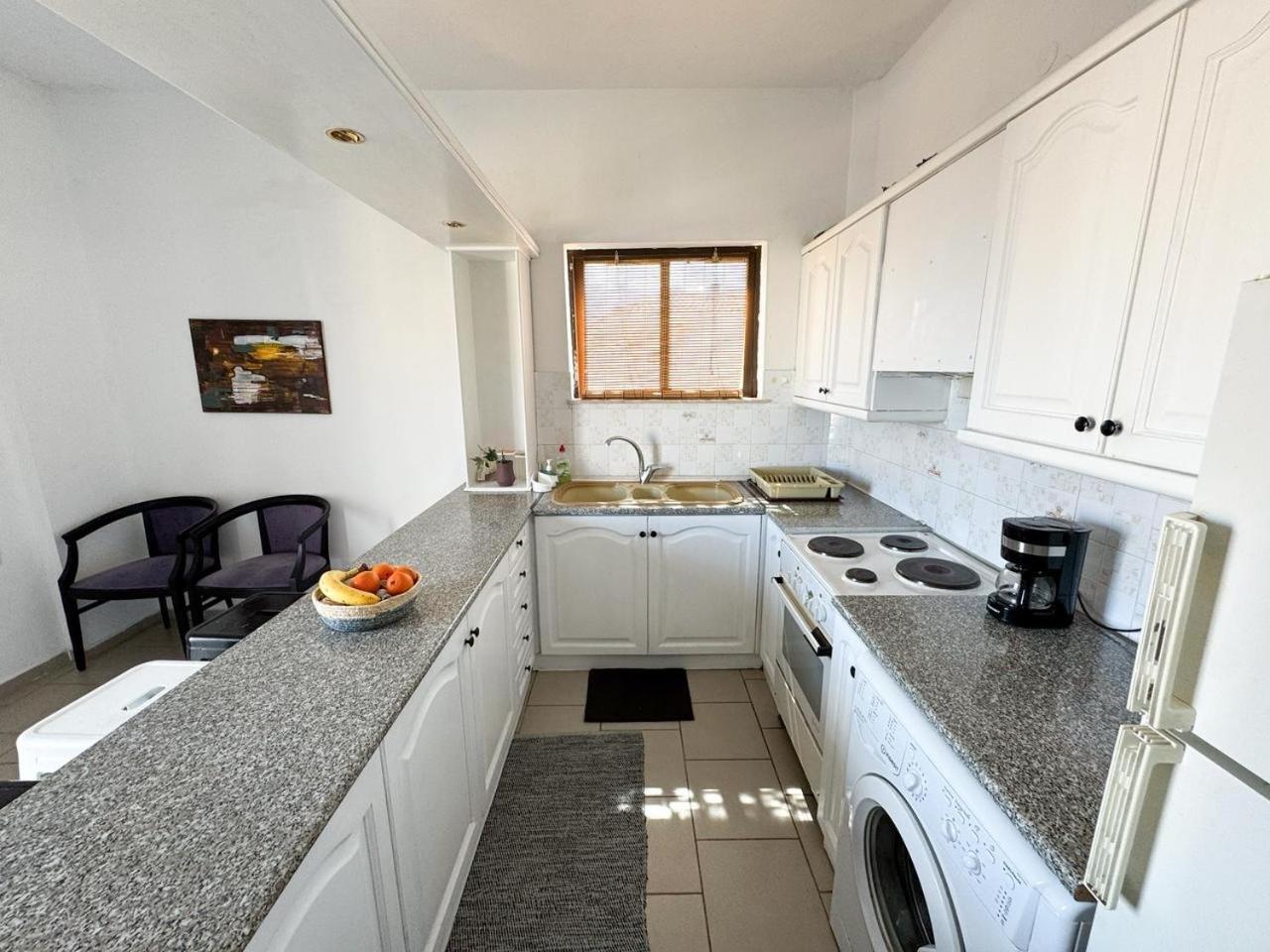 Akrata V Apartment Luaran gambar
